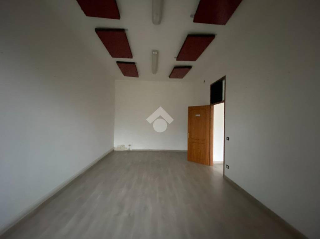 negozio in affitto a Reggio nell'Emilia in zona Rivalta