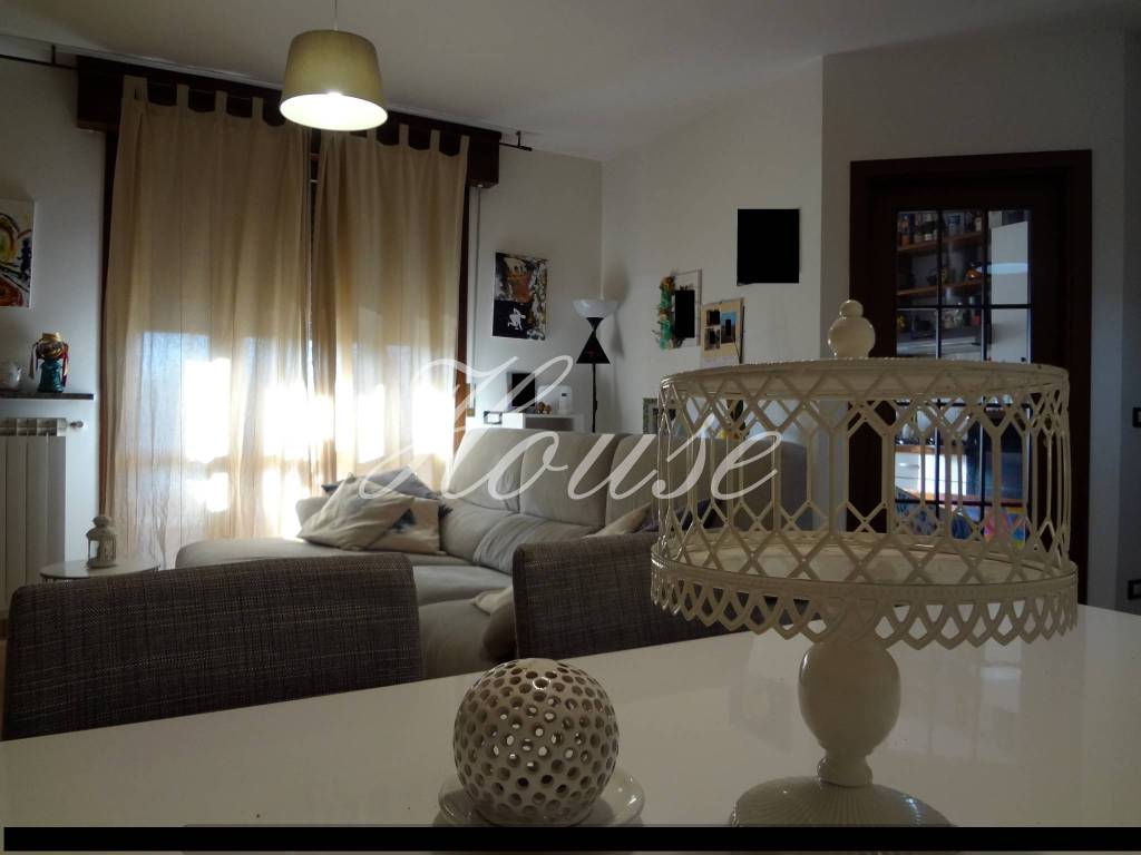 appartamento in affitto a Reggio nell'Emilia in zona Rivalta