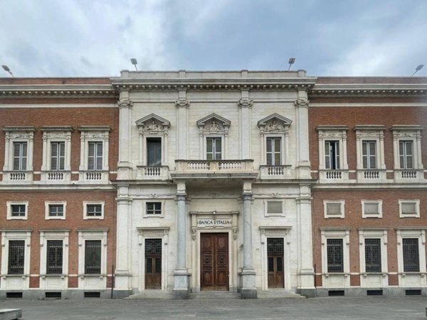 intera palazzina in affitto a Reggio nell'Emilia in zona Città Storica
