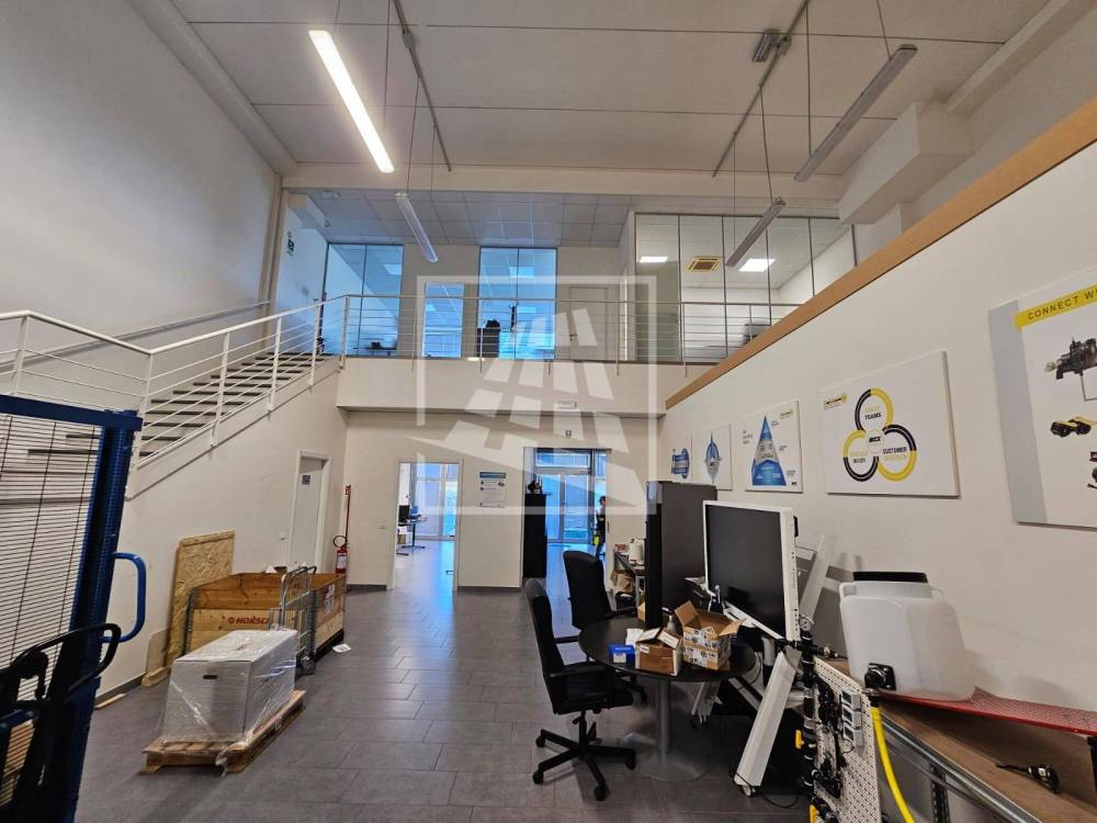 locale commerciale in affitto a Reggio nell'Emilia