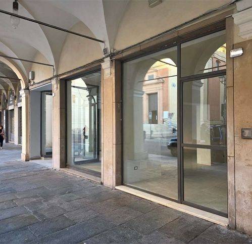 negozio in affitto a Reggio nell'Emilia