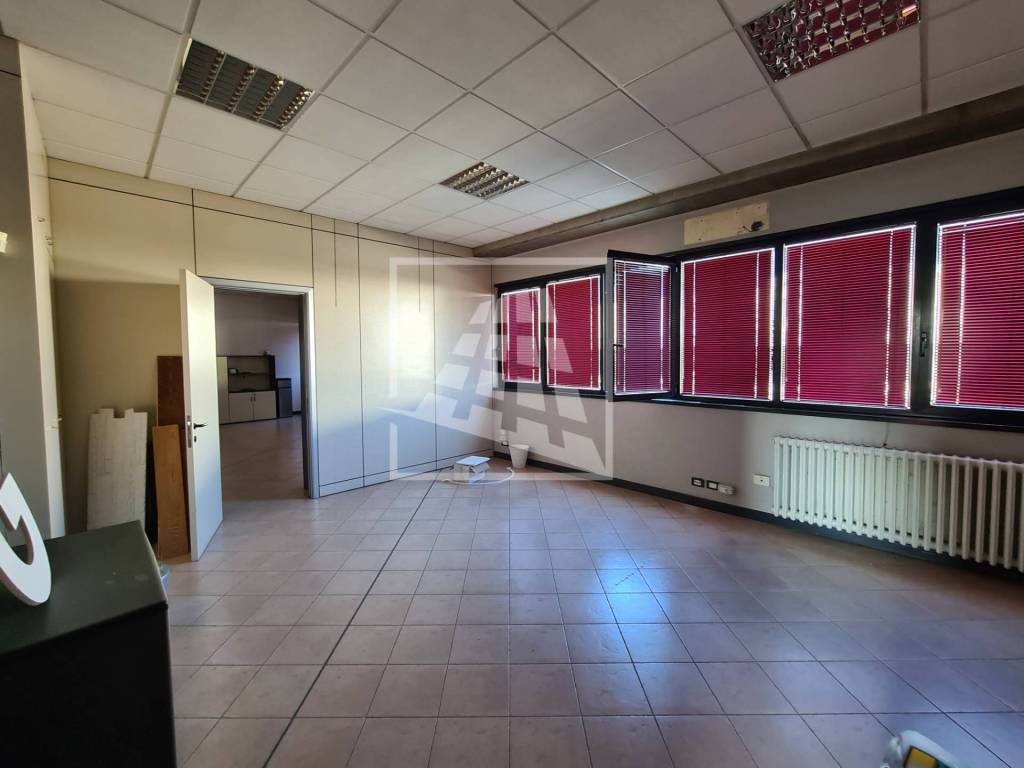 ufficio in affitto a Reggio nell'Emilia in zona Baragalla