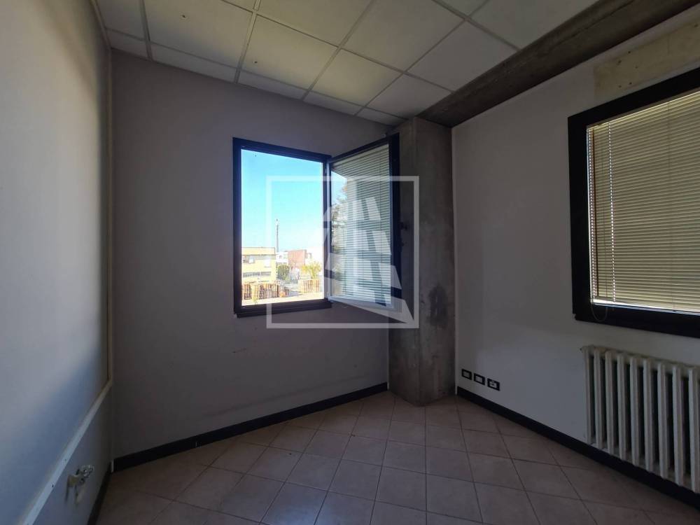 ufficio in affitto a Reggio nell'Emilia in zona Baragalla