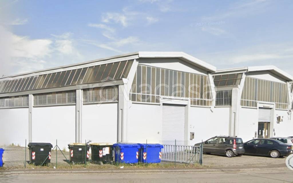 locale commerciale in affitto a Reggio nell'Emilia in zona Roncocesi