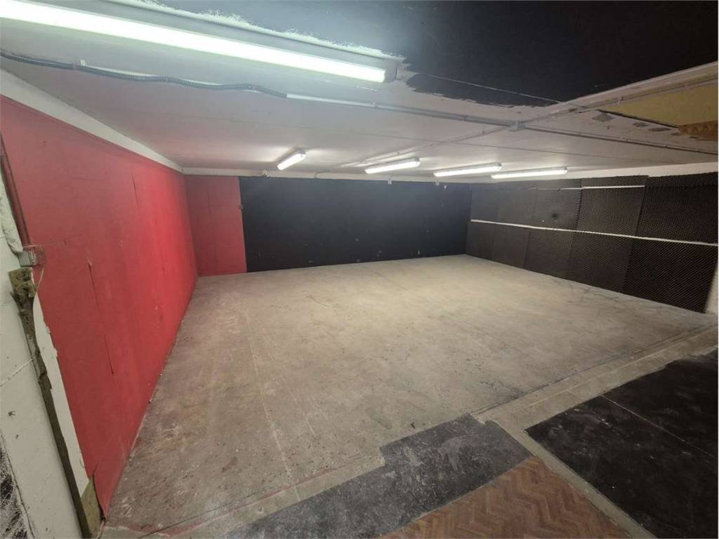 locale commerciale in affitto a Reggio nell'Emilia