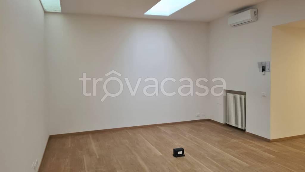 ufficio in affitto a Reggio nell'Emilia in zona Rosta Nuova