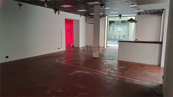 negozio in affitto a Reggio nell'Emilia in zona San Prospero Strinati