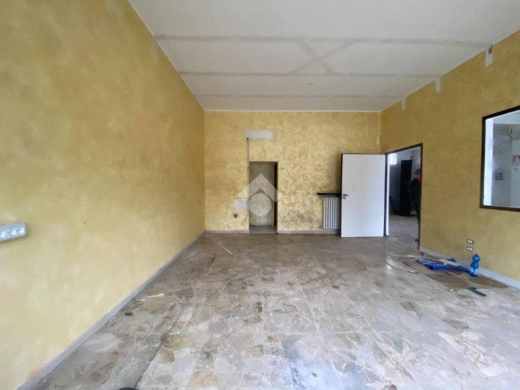 negozio in affitto a Reggio nell'Emilia