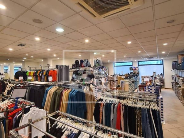 negozio in affitto a Reggio nell'Emilia