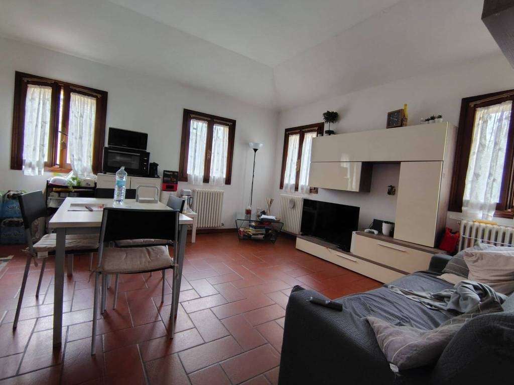 appartamento in affitto a Reggio nell'Emilia in zona Città Storica