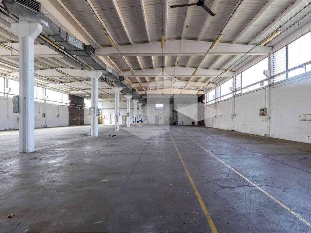 locale commerciale in affitto a Reggio nell'Emilia in zona Mancasale