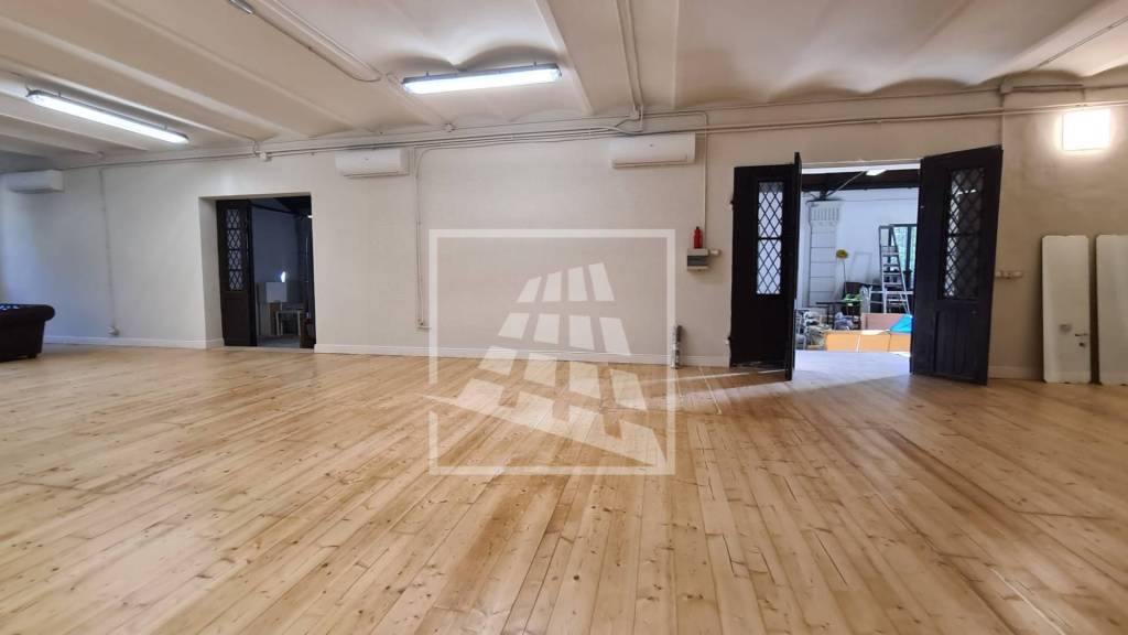 negozio in affitto a Reggio nell'Emilia in zona Città Storica