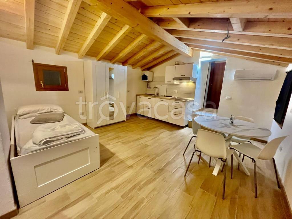 appartamento in affitto a Reggio nell'Emilia in zona Città Storica