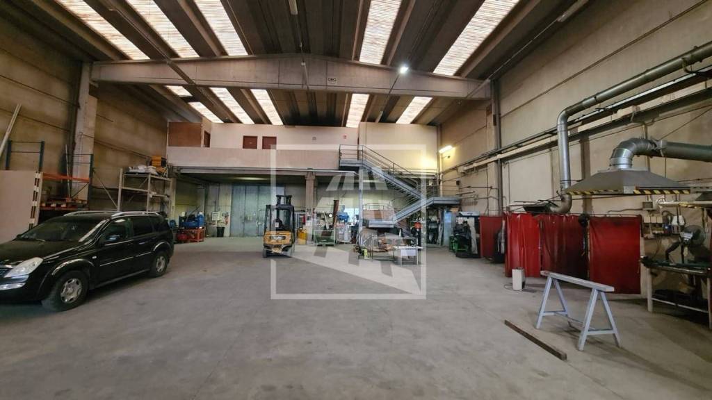 locale commerciale in affitto a Reggio nell'Emilia in zona Codemondo