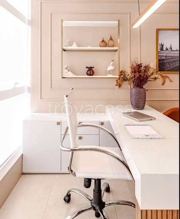 negozio in affitto a Reggio nell'Emilia in zona Città Storica