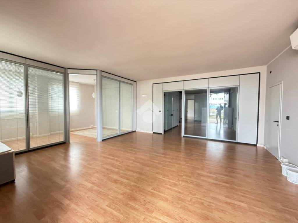 ufficio in affitto a Reggio nell'Emilia in zona Mancasale
