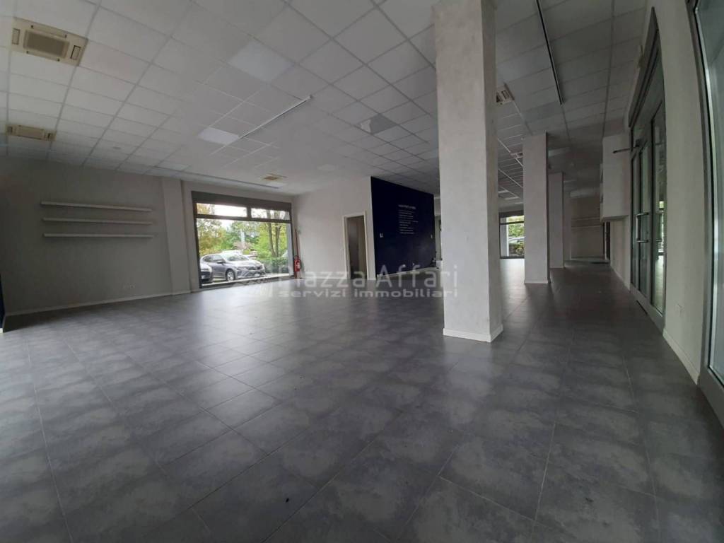 negozio in affitto a Reggio nell'Emilia