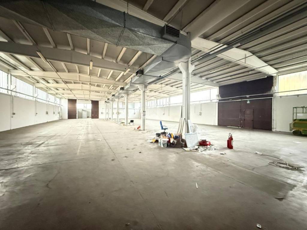 locale commerciale in affitto a Reggio nell'Emilia in zona Mancasale