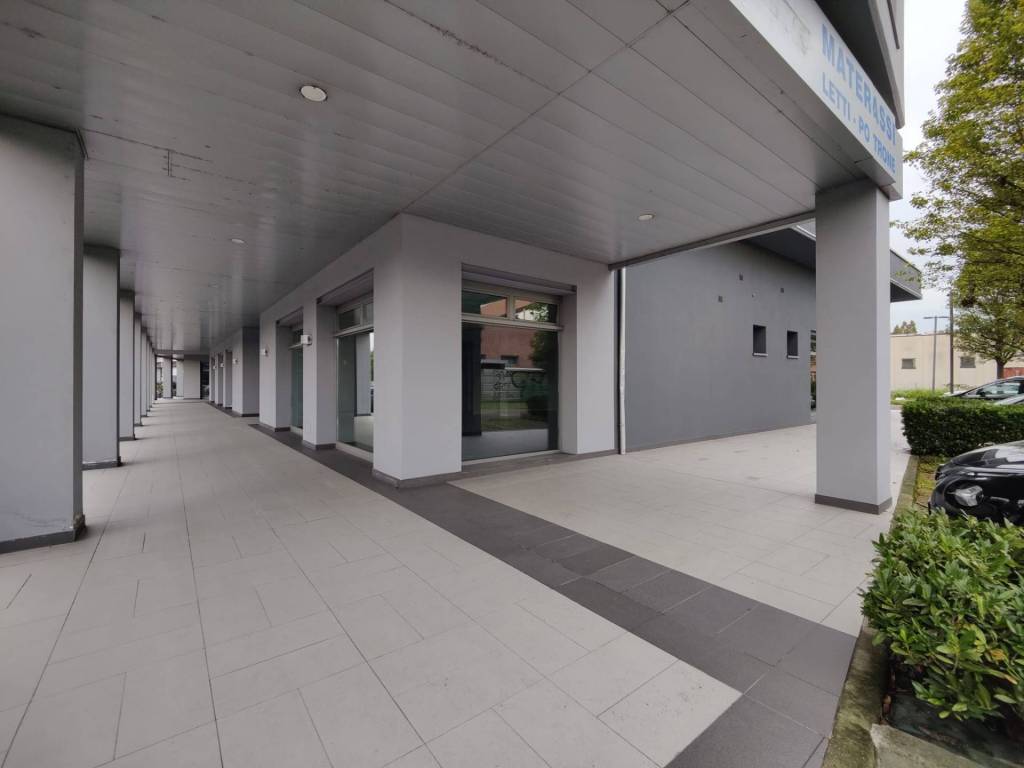 negozio in affitto a Reggio nell'Emilia