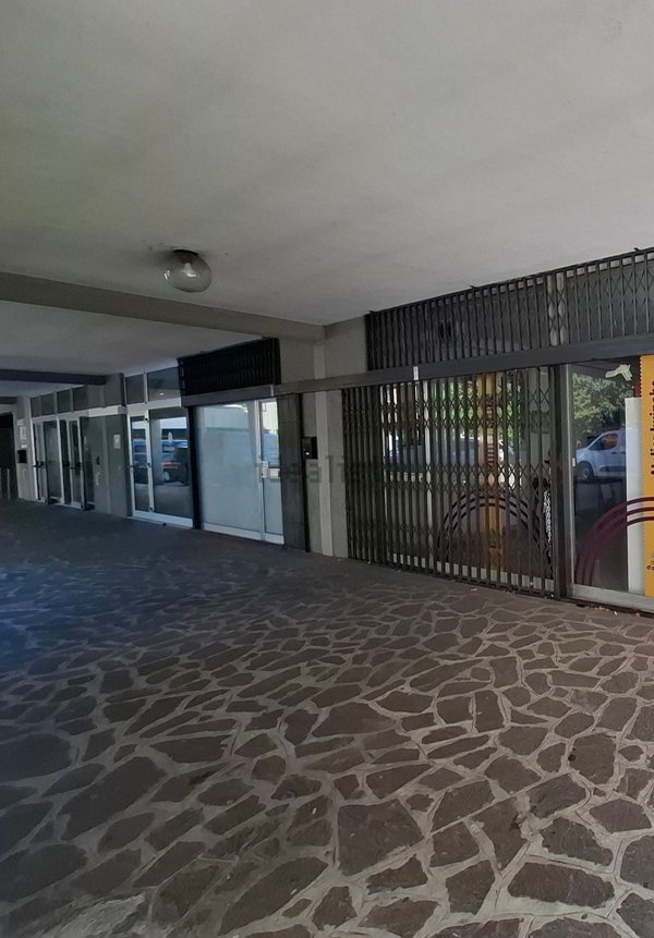 locale commerciale in affitto a Reggio nell'Emilia in zona Santa Croce