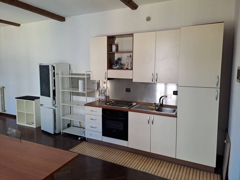 appartamento in affitto a Reggio nell'Emilia in zona Città Storica
