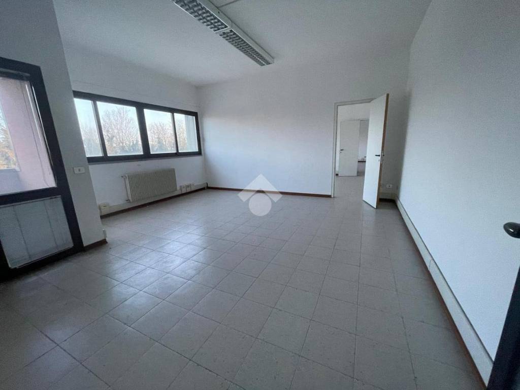 ufficio in affitto a Reggio nell'Emilia in zona Mancasale