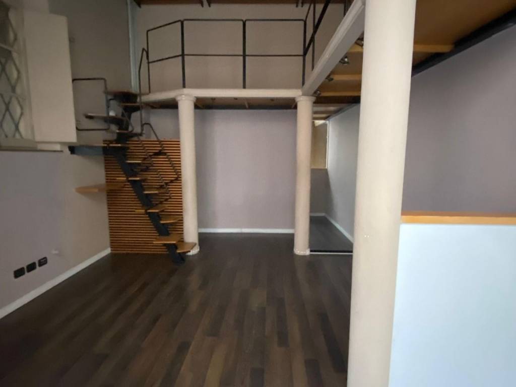 negozio in affitto a Reggio nell'Emilia in zona Città Storica