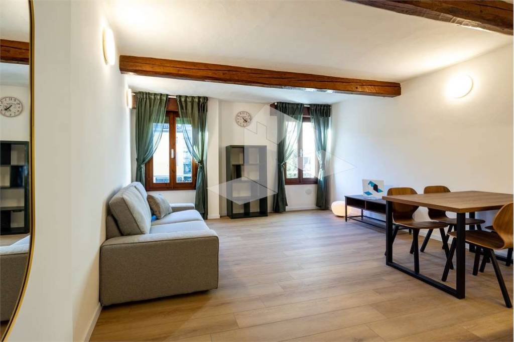 appartamento in affitto a Reggio nell'Emilia in zona Città Storica