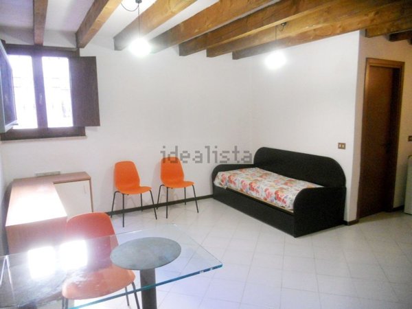 appartamento in affitto a Reggio nell'Emilia in zona Città Storica