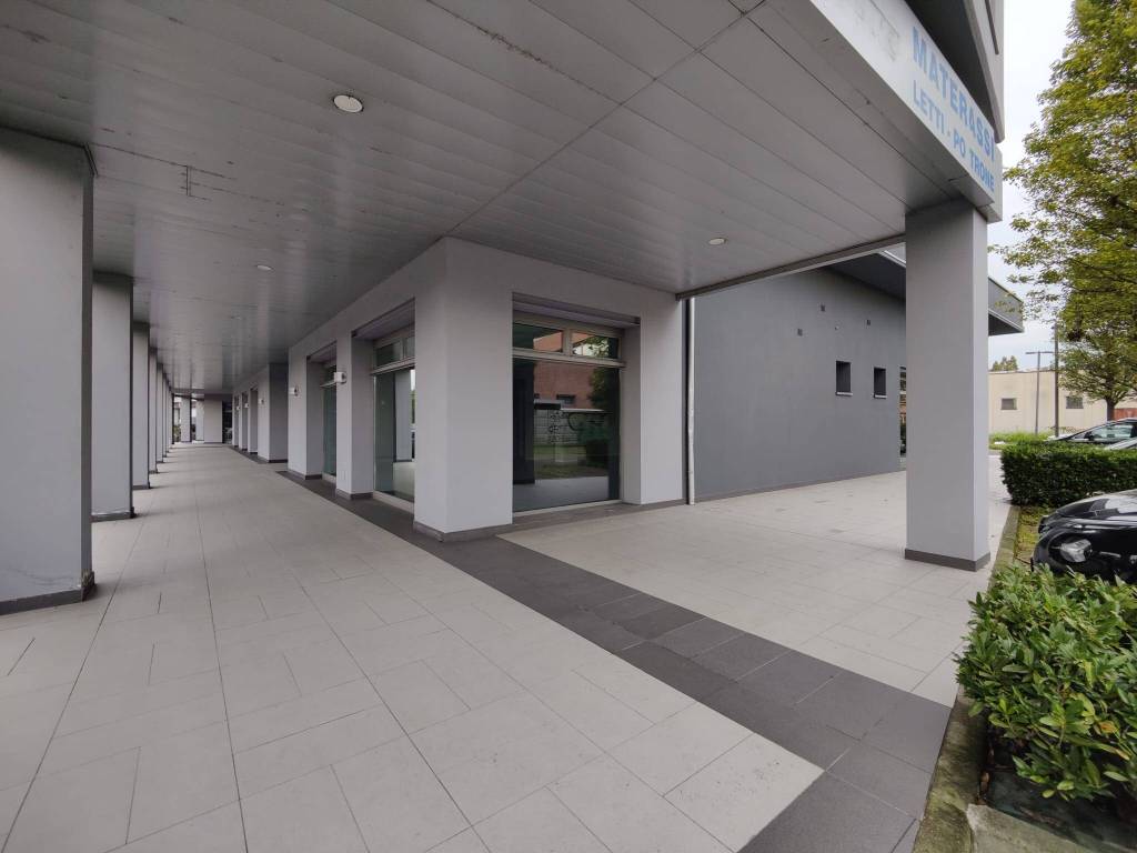 negozio in affitto a Reggio nell'Emilia