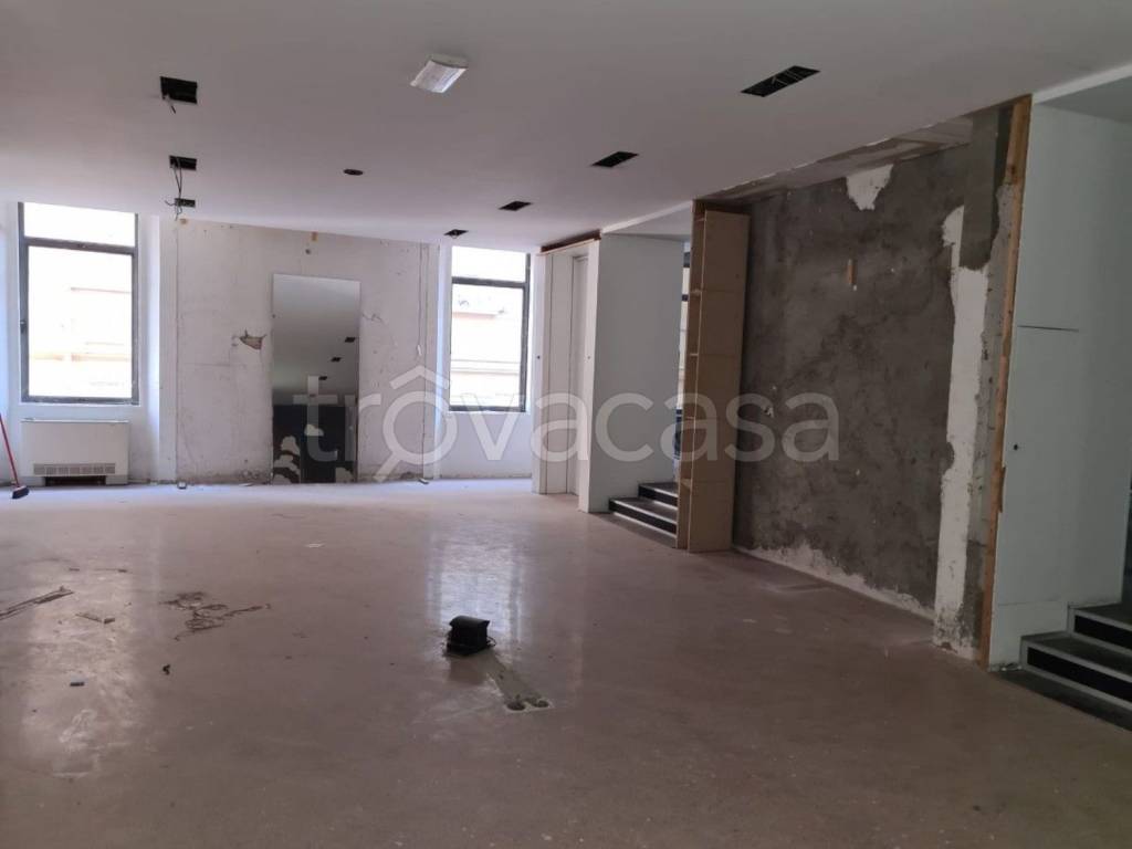 negozio in affitto a Reggio nell'Emilia in zona Città Storica