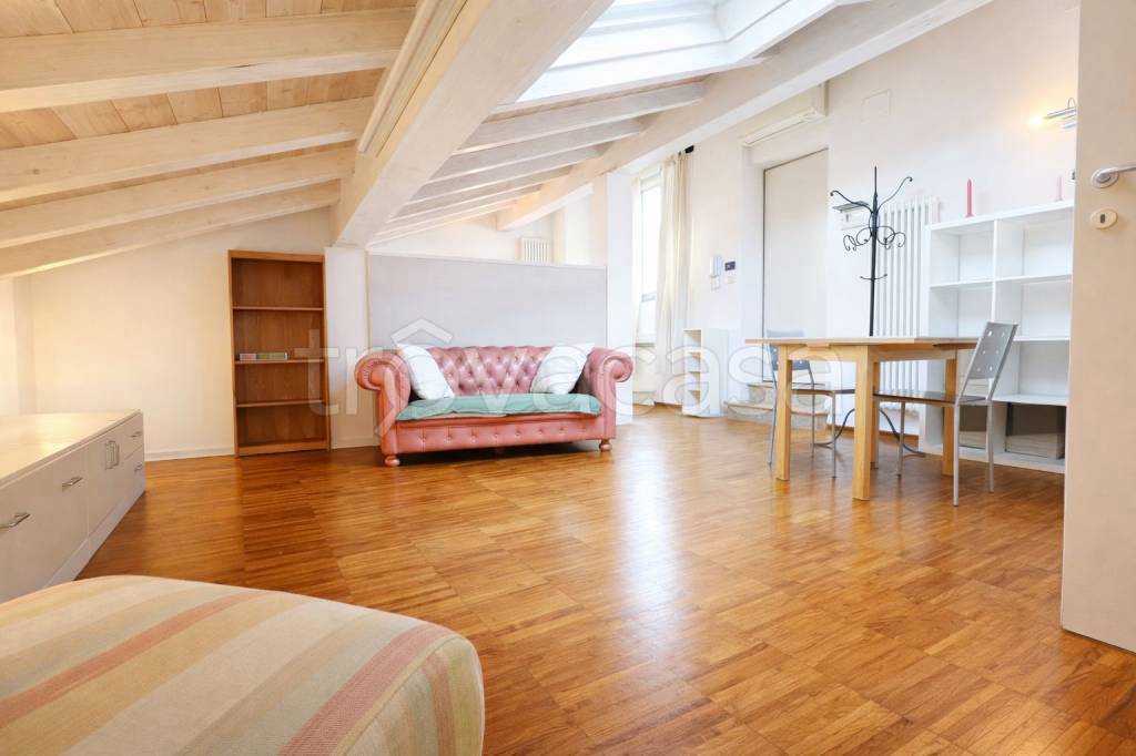 appartamento in affitto a Reggio nell'Emilia in zona Città Storica