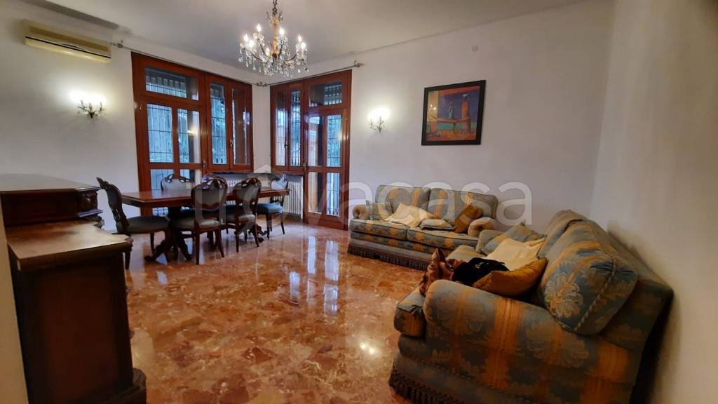 appartamento in affitto a Reggio nell'Emilia