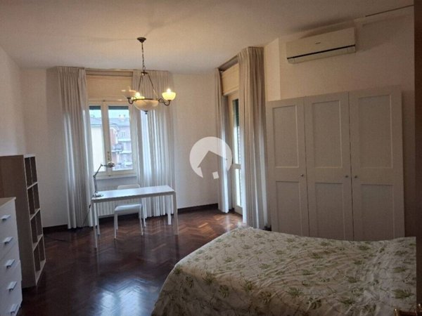 negozio in affitto a Reggio nell'Emilia in zona Città Storica