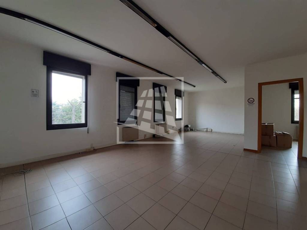 ufficio in affitto a Reggio nell'Emilia in zona Ospizio