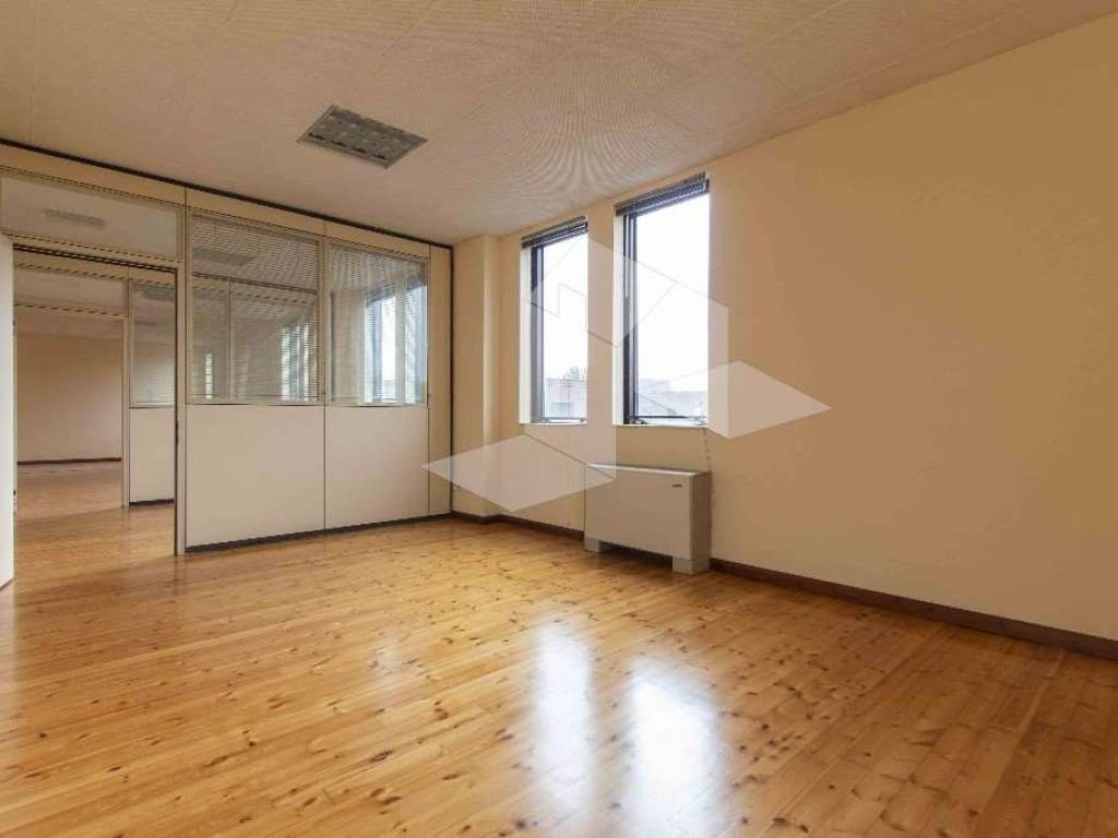 ufficio in affitto a Reggio nell'Emilia in zona Tribunale