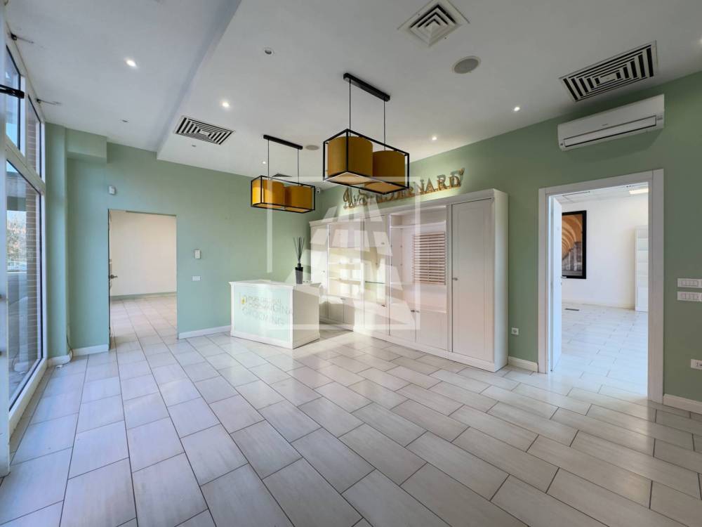 locale commerciale in affitto a Reggio nell'Emilia in zona Città Storica