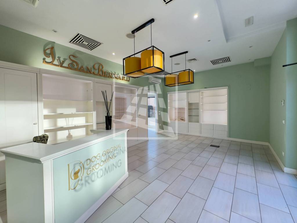 locale commerciale in affitto a Reggio nell'Emilia in zona Città Storica