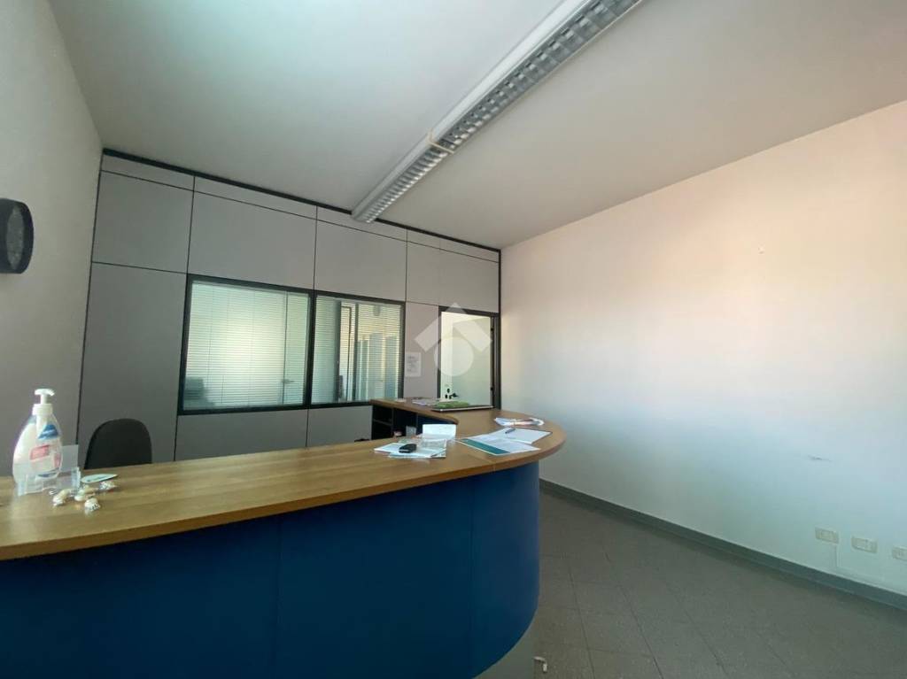 ufficio in affitto a Reggio nell'Emilia in zona Carrozzone