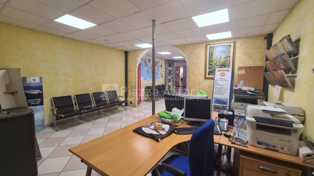 negozio in affitto a Reggio nell'Emilia in zona Ospizio