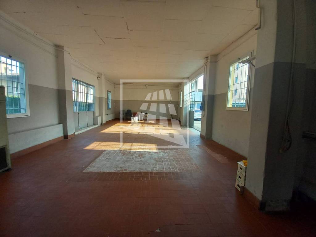 negozio in affitto a Reggio nell'Emilia in zona Gattaglio