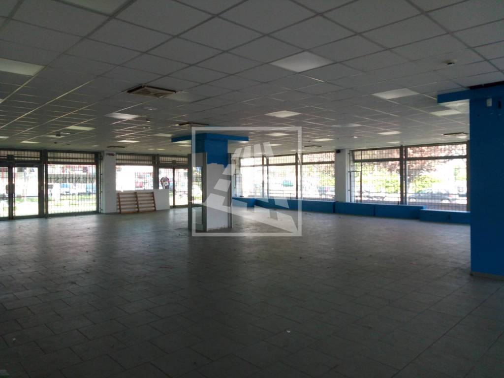 locale commerciale in affitto a Reggio nell'Emilia in zona Santa Croce