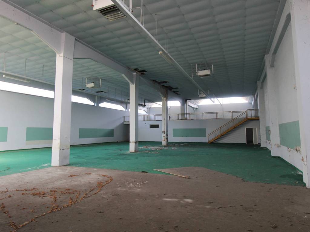 locale commerciale in affitto a Reggio nell'Emilia