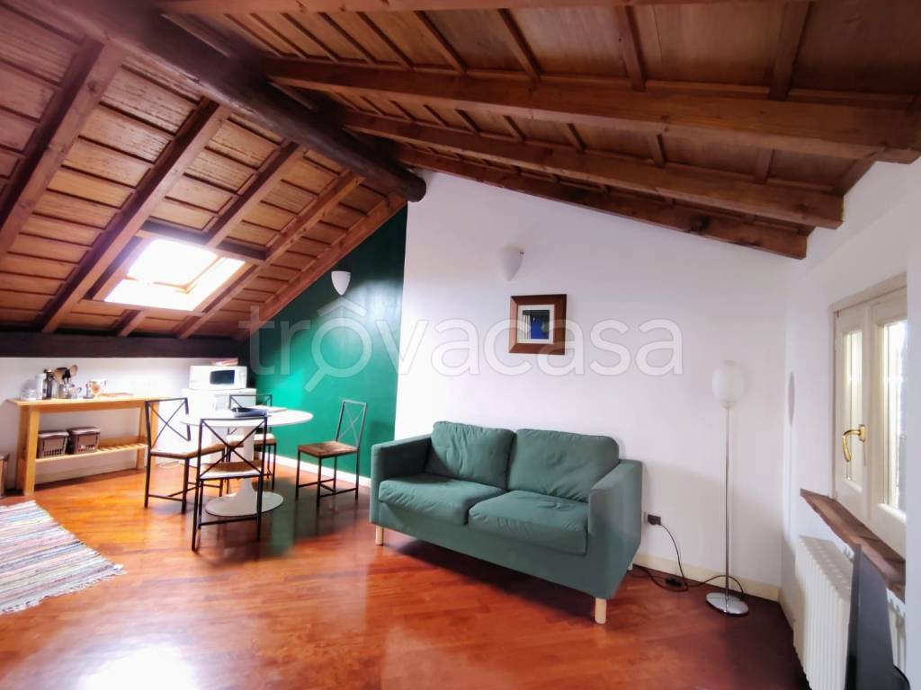 appartamento in affitto a Reggio nell'Emilia in zona Città Storica