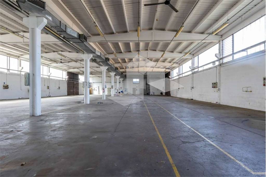 locale commerciale in affitto a Reggio nell'Emilia in zona Mancasale