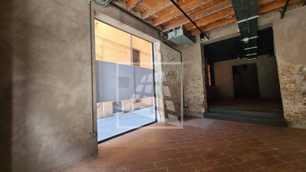 locale commerciale in affitto a Reggio nell'Emilia in zona Città Storica