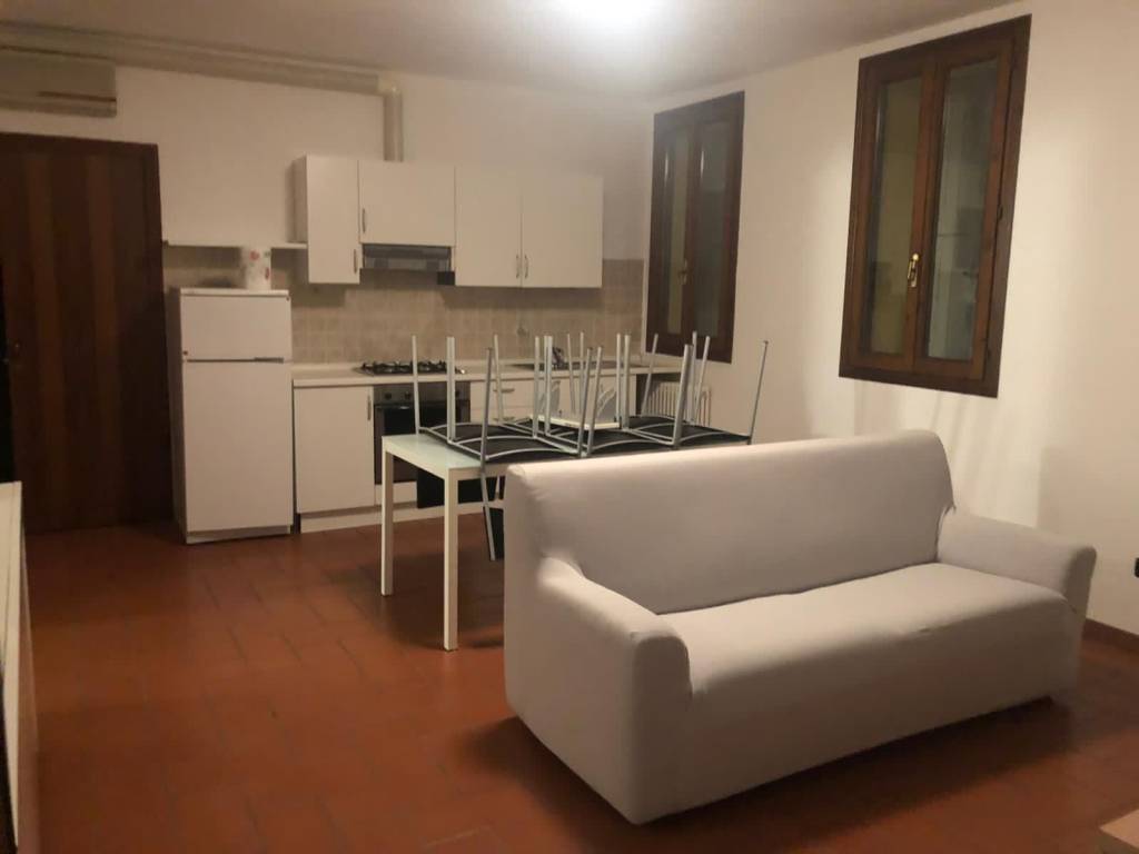 appartamento in affitto a Reggio nell'Emilia in zona Città Storica