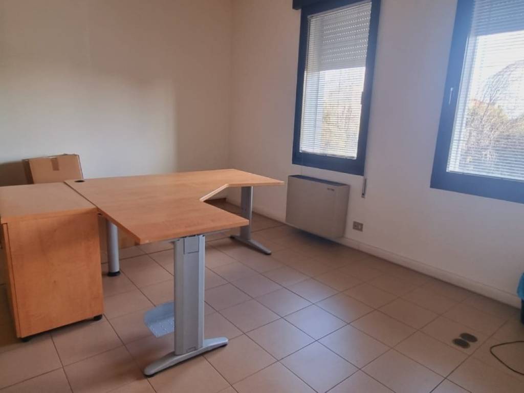 ufficio in affitto a Reggio nell'Emilia in zona Ospizio