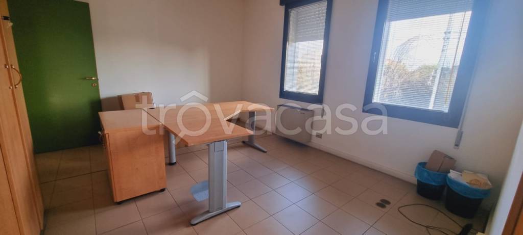 ufficio in affitto a Reggio nell'Emilia in zona Ospizio