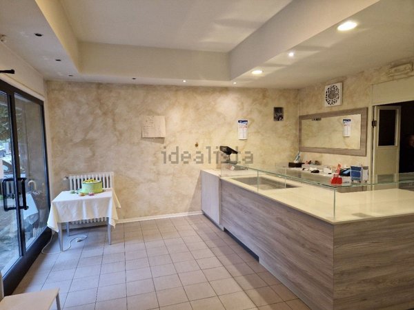 negozio in affitto a Reggio nell'Emilia in zona Regina Pacis